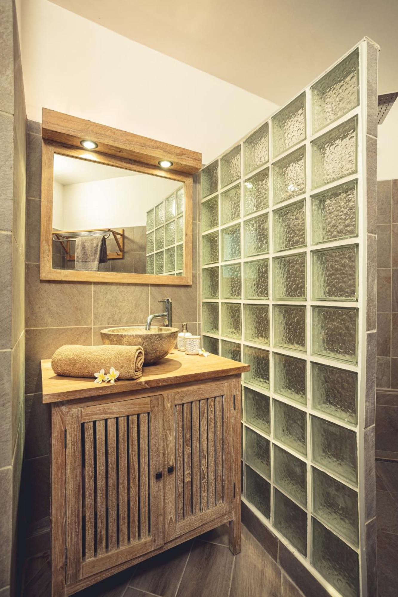 Appart' Cameleon, Studio Front De Mer, Tout A Pied 圣皮埃尔 外观 照片